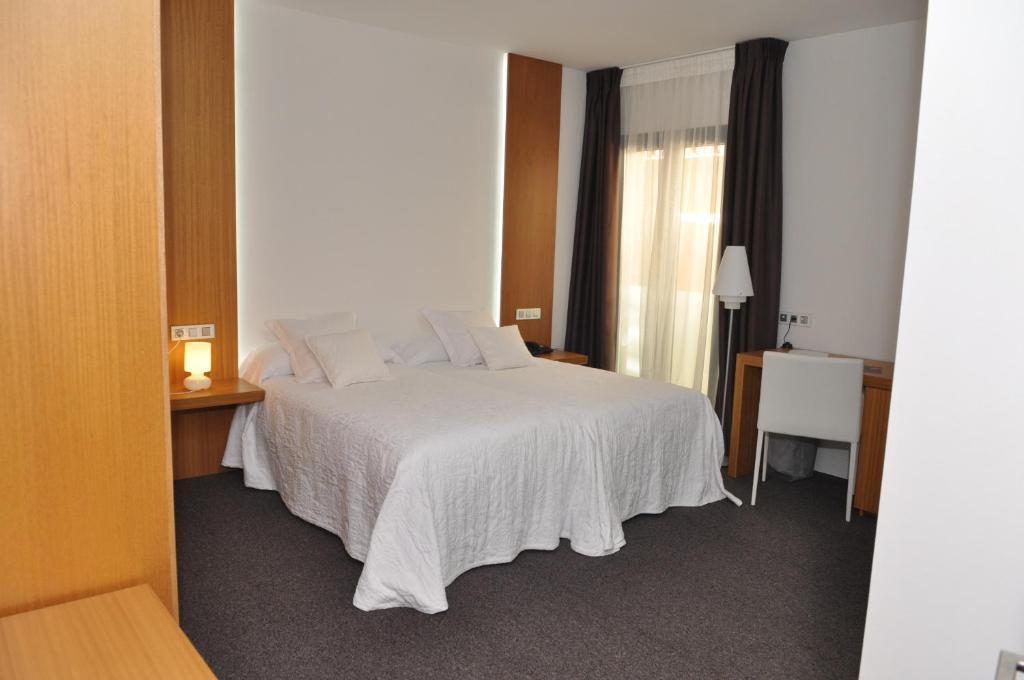 Toral Hotel Leon Room photo